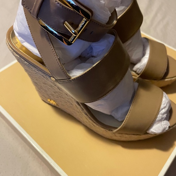 Michael Kors Brand new platform sandals - Picture 4 of 16